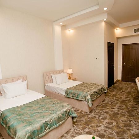 Cinema Boutique Hotel Gandża Zewnętrze zdjęcie