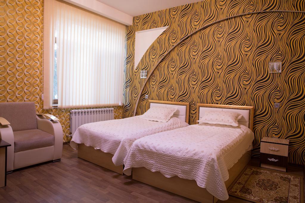 Cinema Boutique Hotel Gandża Zewnętrze zdjęcie