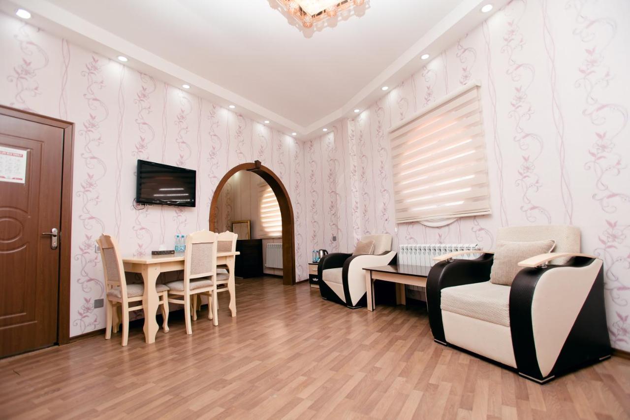Cinema Boutique Hotel Gandża Zewnętrze zdjęcie