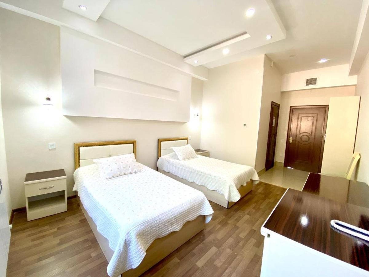 Cinema Boutique Hotel Gandża Zewnętrze zdjęcie