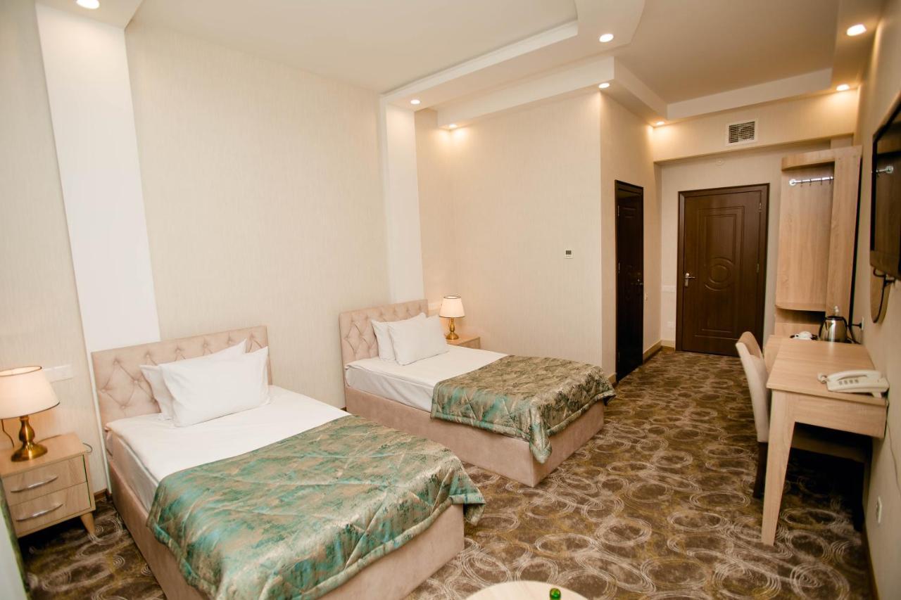 Cinema Boutique Hotel Gandża Zewnętrze zdjęcie