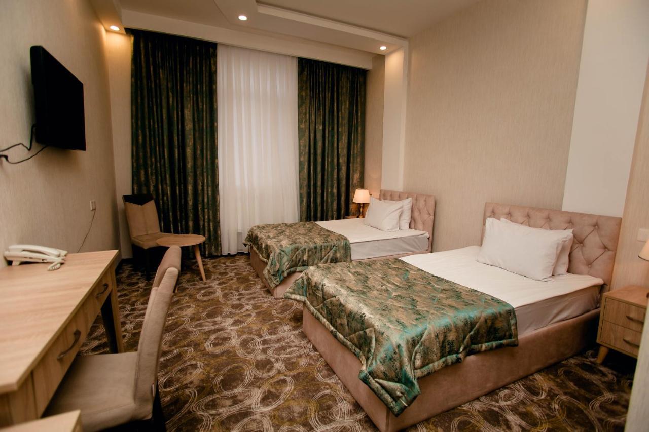 Cinema Boutique Hotel Gandża Zewnętrze zdjęcie