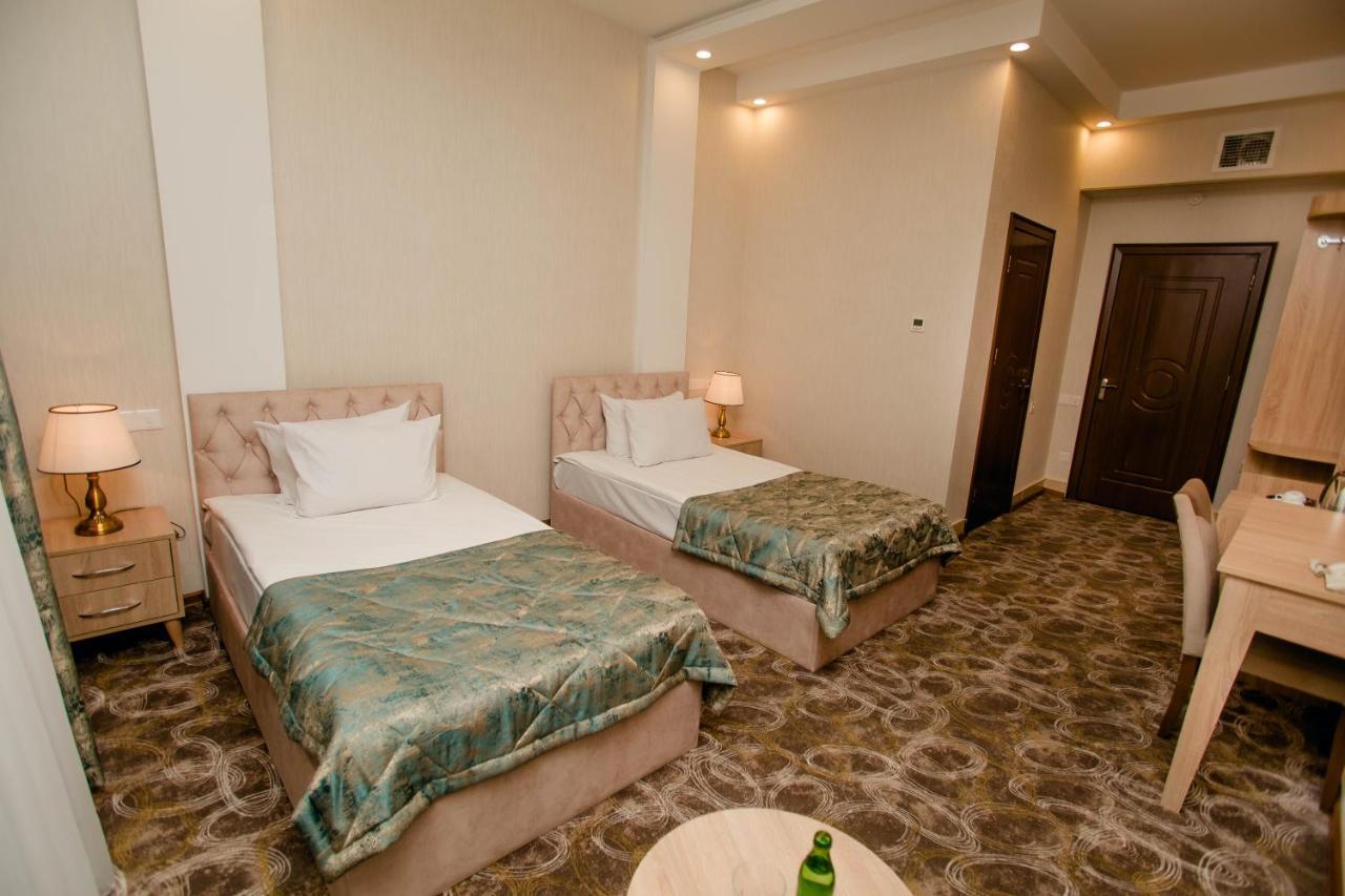 Cinema Boutique Hotel Gandża Zewnętrze zdjęcie