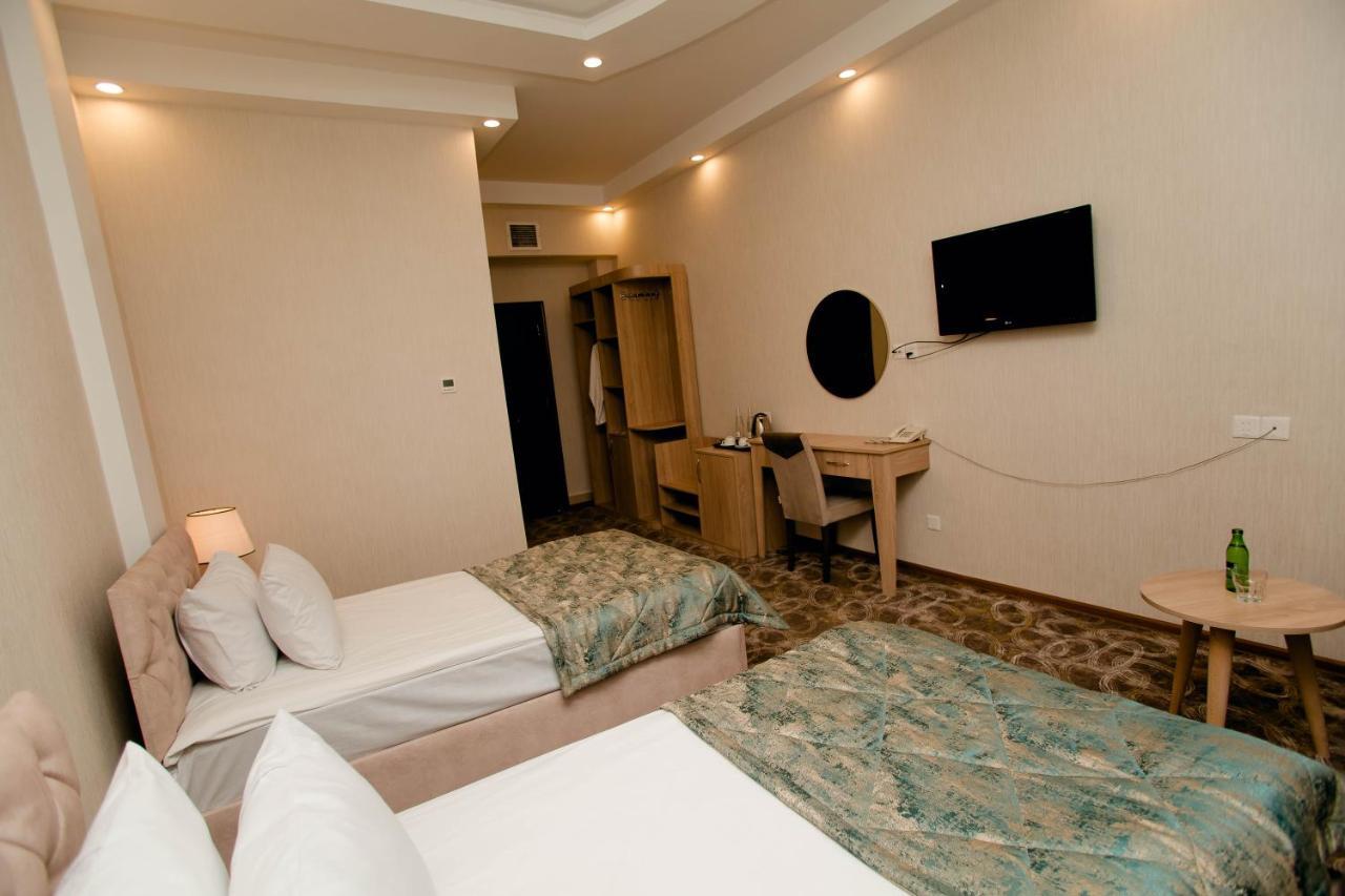 Cinema Boutique Hotel Gandża Zewnętrze zdjęcie