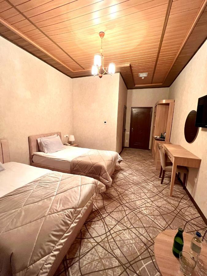 Cinema Boutique Hotel Gandża Zewnętrze zdjęcie