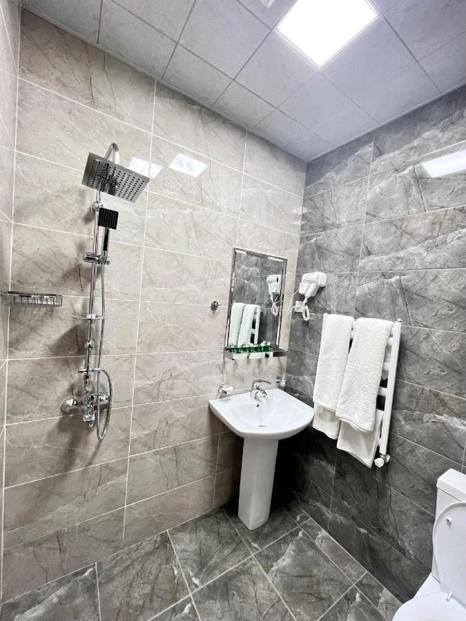 Cinema Boutique Hotel Gandża Zewnętrze zdjęcie