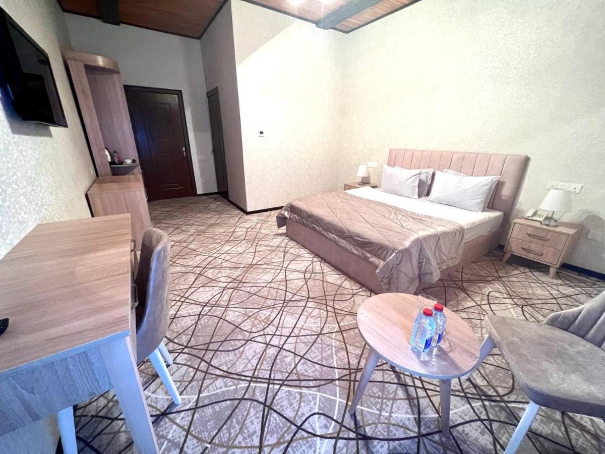 Cinema Boutique Hotel Gandża Zewnętrze zdjęcie