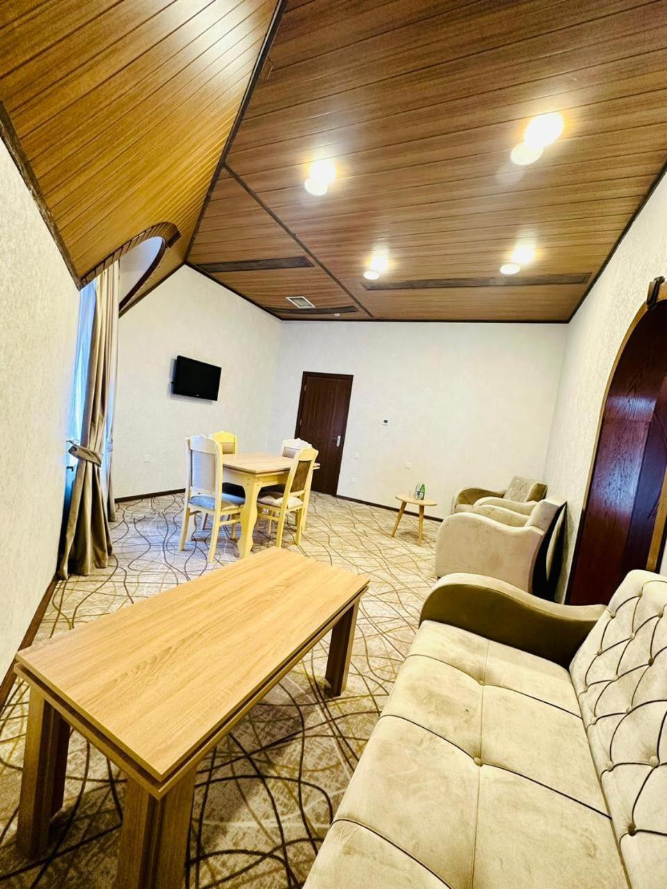 Cinema Boutique Hotel Gandża Zewnętrze zdjęcie