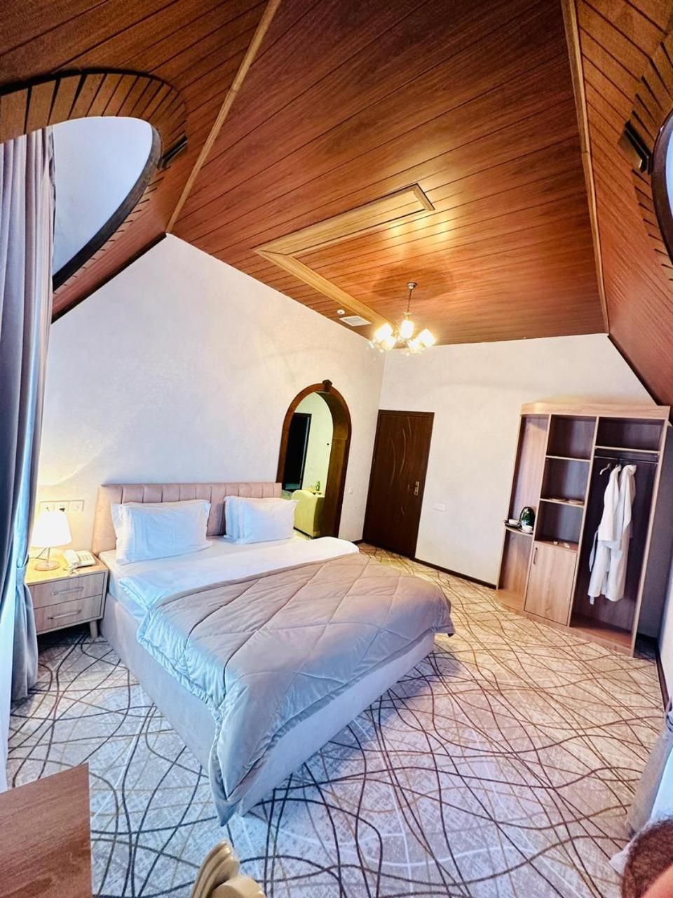 Cinema Boutique Hotel Gandża Zewnętrze zdjęcie