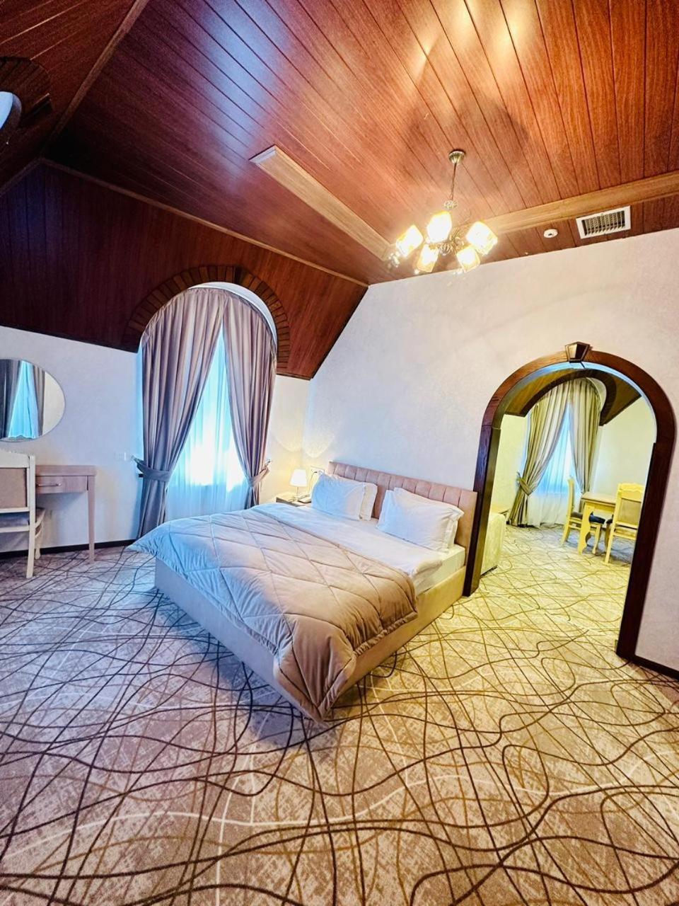 Cinema Boutique Hotel Gandża Zewnętrze zdjęcie